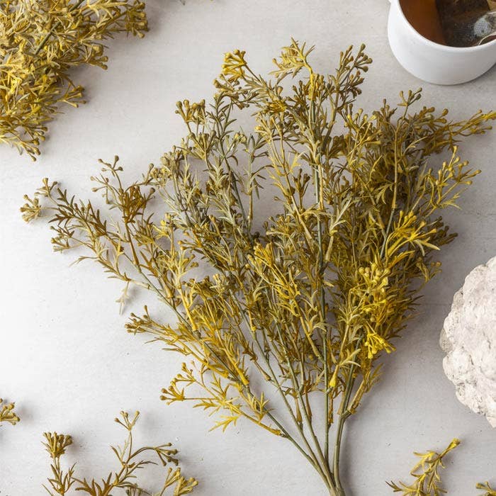 Meadow grass, flax, artificial flower